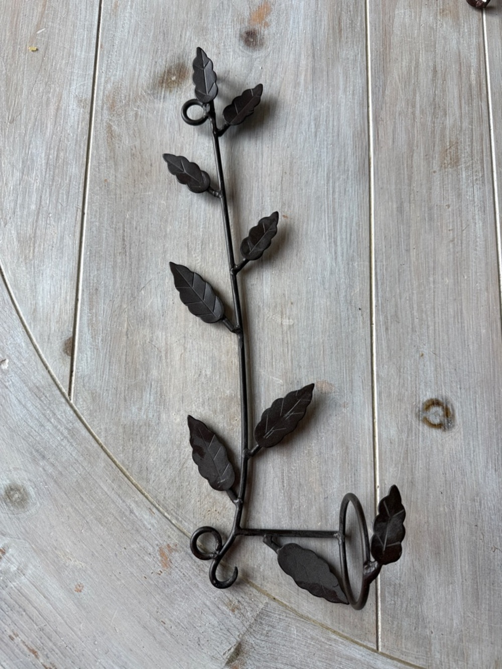 Illuminations horizontal iron leaf votive chain
